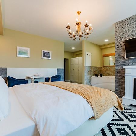 Romantic Jacuzzi Chic Apartment Σινάια Εξωτερικό φωτογραφία